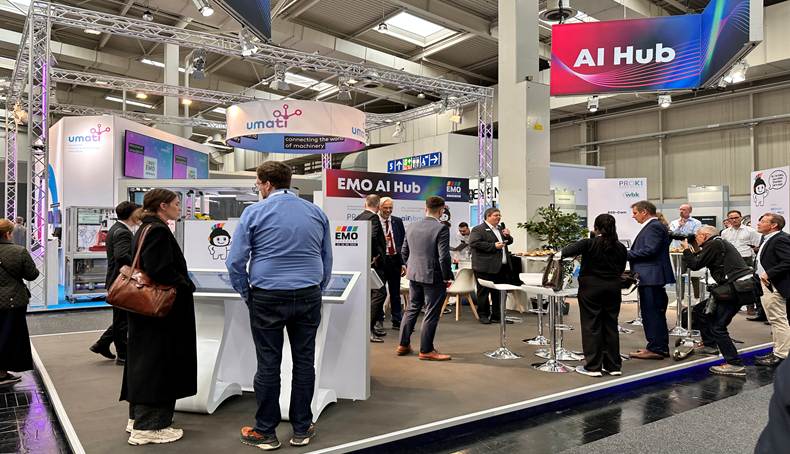 一張含有 服裝, 足部穿著, 人員, 男人 的圖片AI 產生的內容可能不正確。