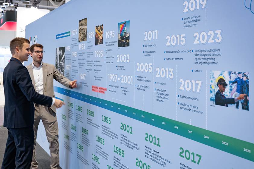 一張含有 文字, 服裝, 男人, 海報 的圖片AI 產生的內容可能不正確。