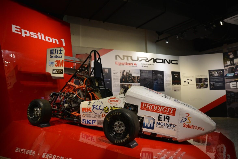 一張含有 輪, 文字, 輪胎, 車輛 的圖片AI 產生的內容可能不正確。