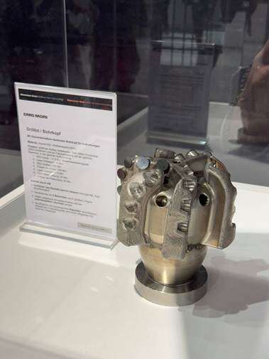 一張含有 雕像, 博物館, 室內, 陳列 的圖片AI 產生的內容可能不正確。