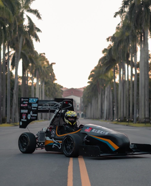 一張含有 輪, 運輸, 道路, 輪胎 的圖片AI 產生的內容可能不正確。